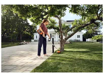 HUSQVARNA 215iL z akumulatorjem in polnilnikom slika