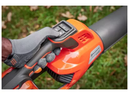 Husqvarna 230iB slika