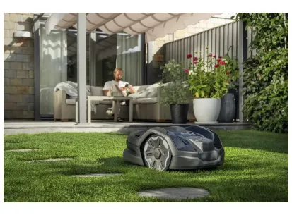 Husqvarna Automower® 305E NERA z brezžično tehnologijo slika