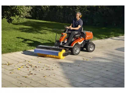 Husqvarna R 320X AWD slika